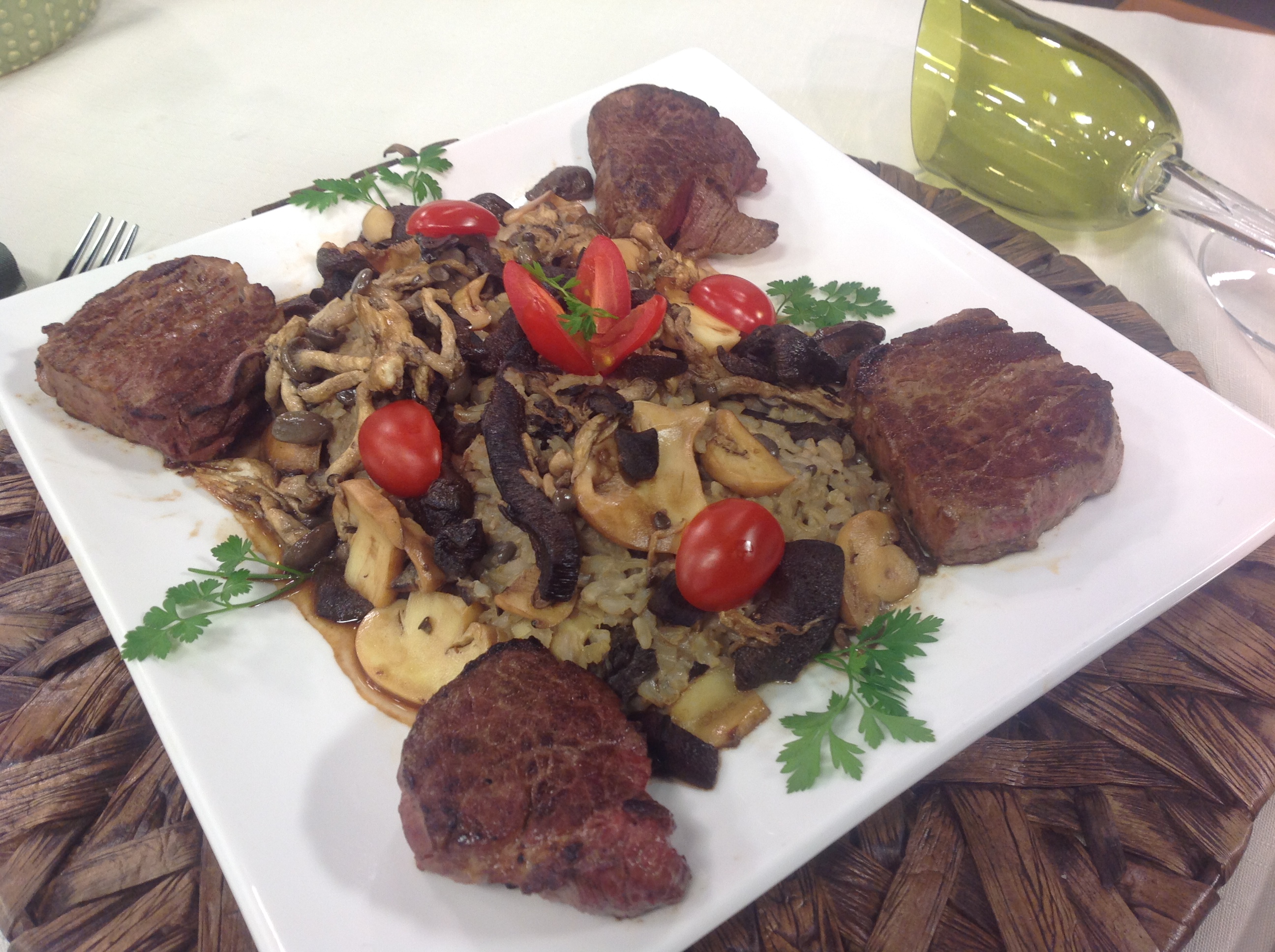 Risoto trifunghi com iscas de filet