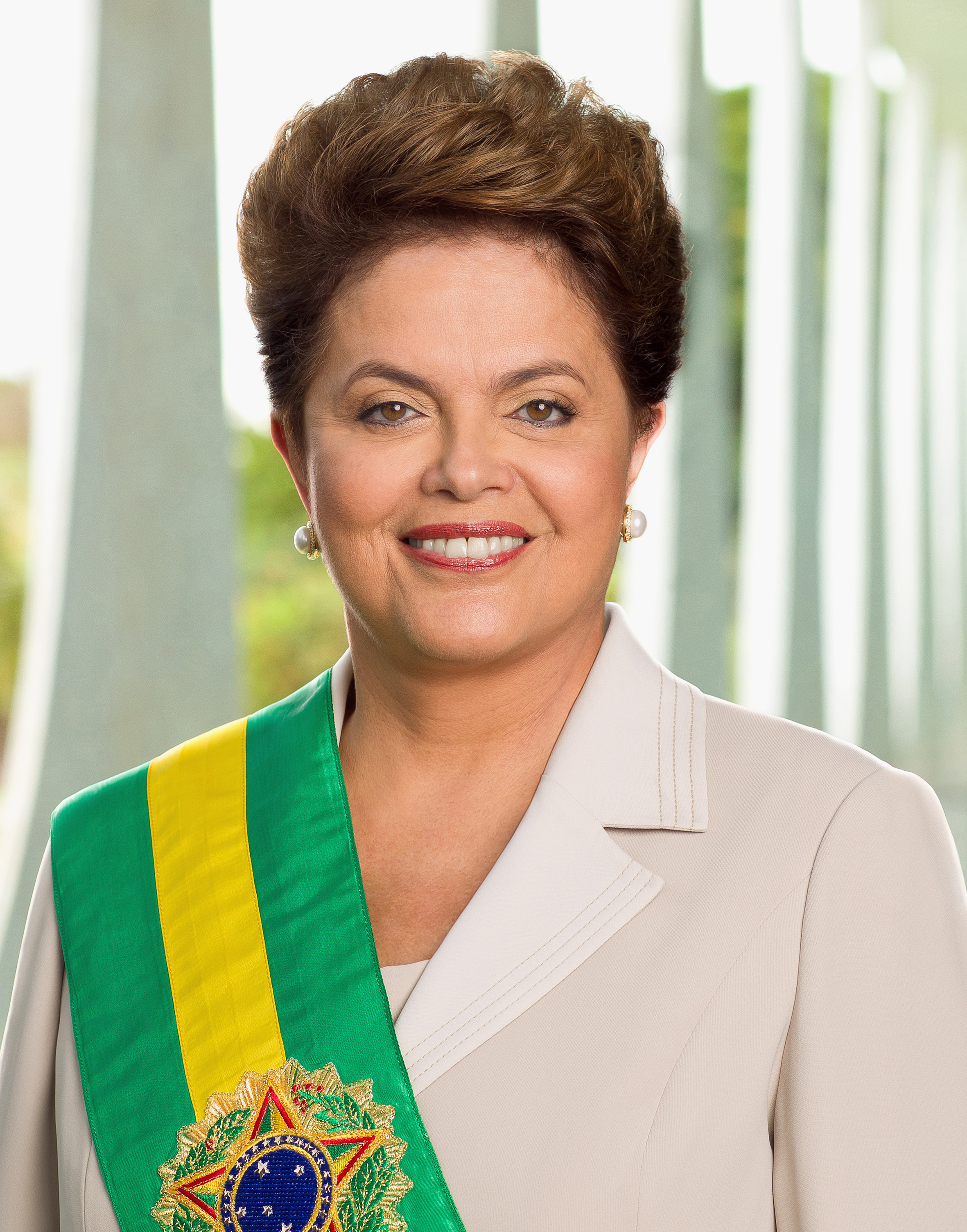 Dilma Rousseff é reeleita presidente do Brasil