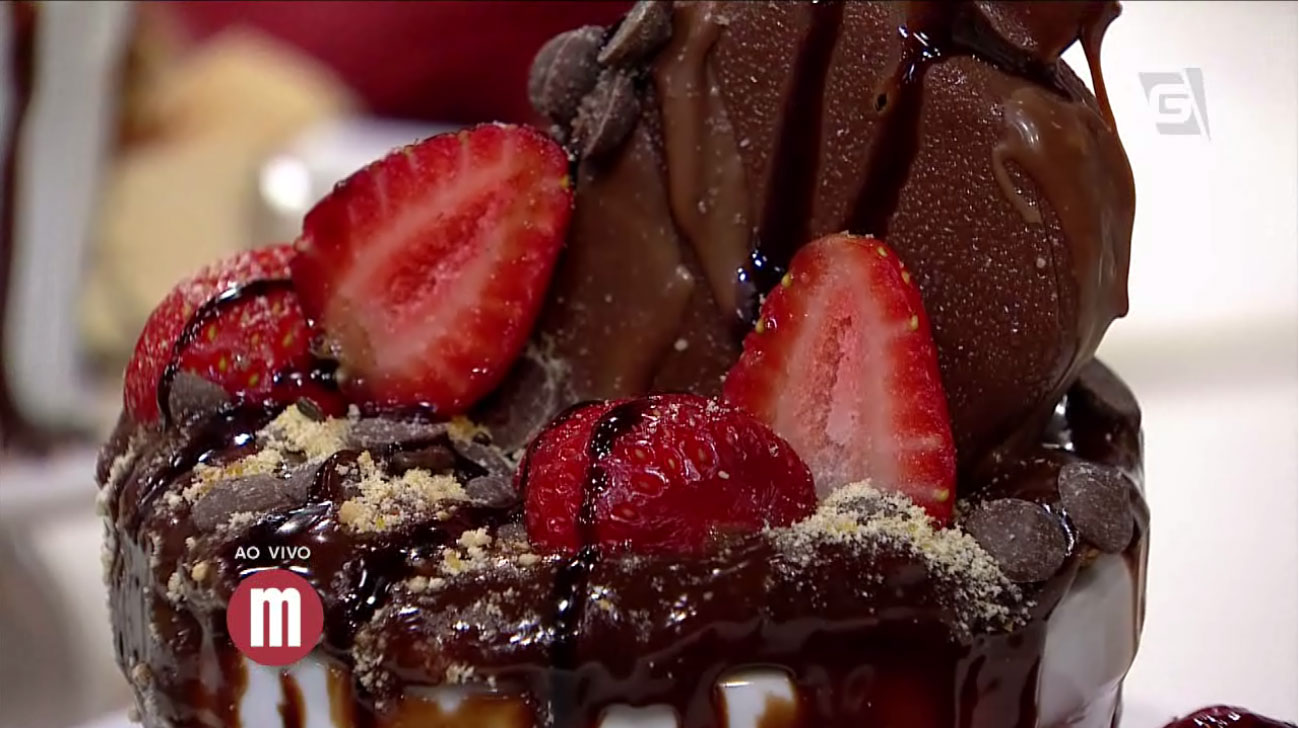 Bolo de chocolate quente com sorvete