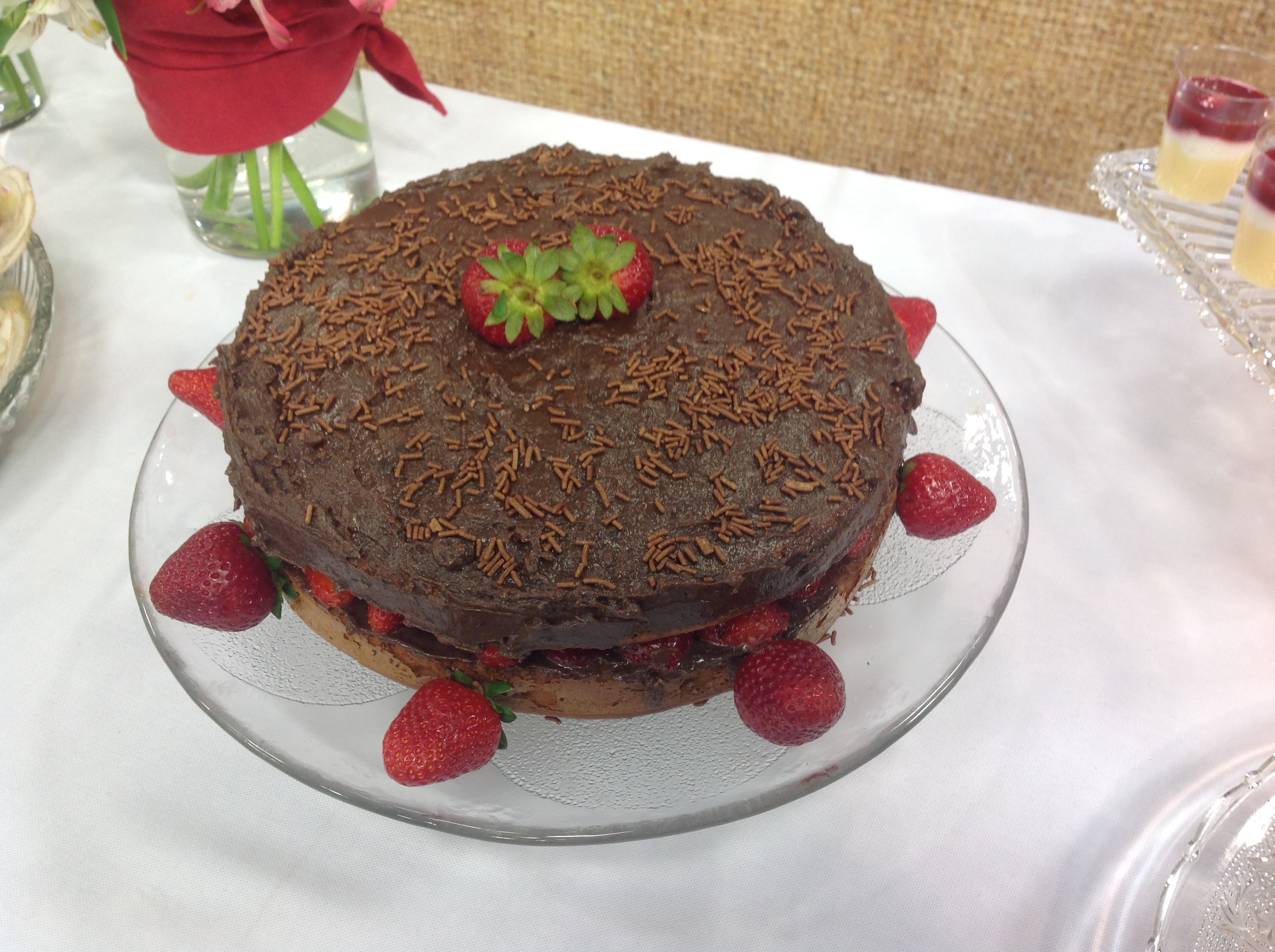 Bolo de brigadeiro com morango