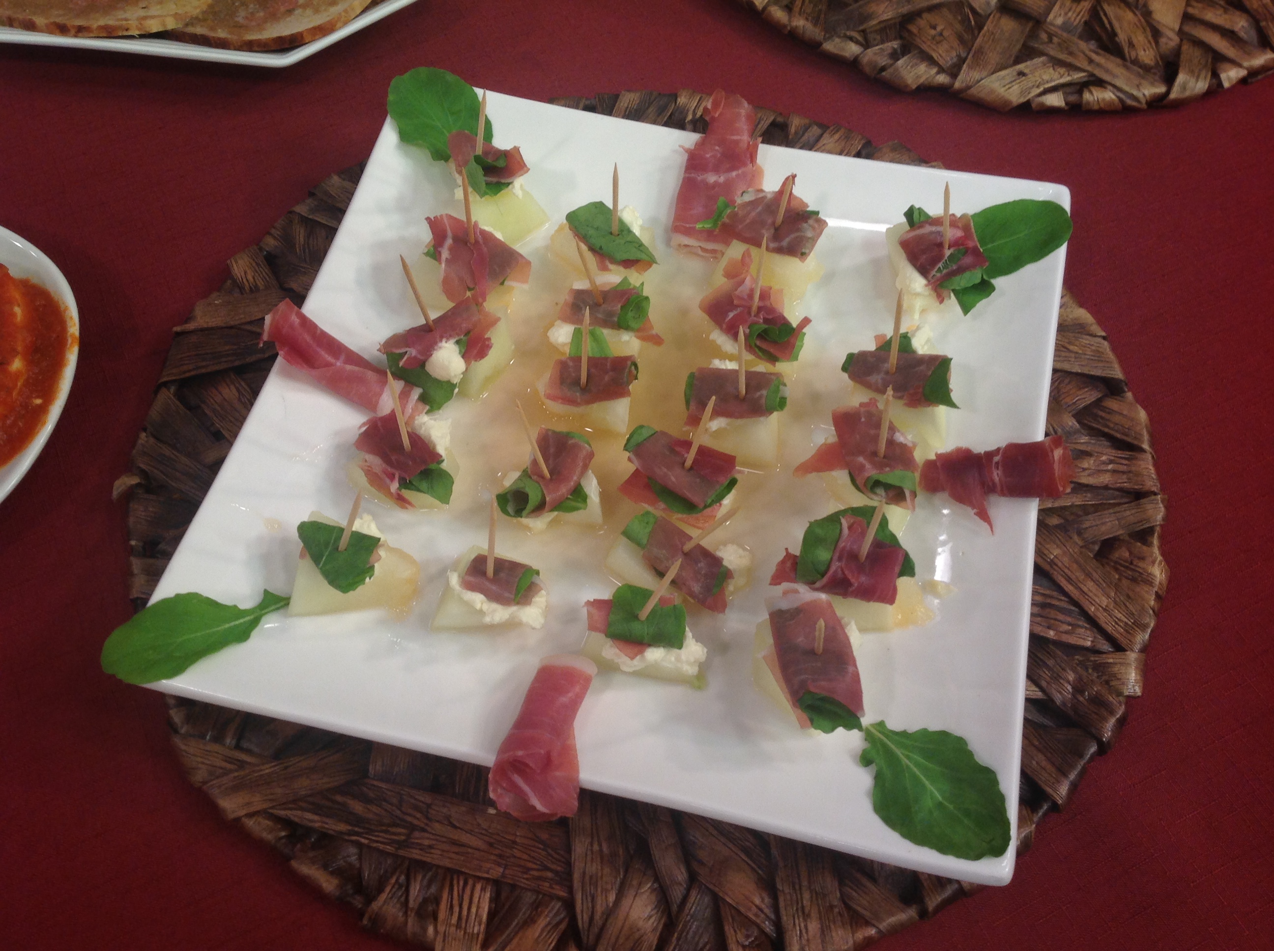 Finger food de melão com presunto cru