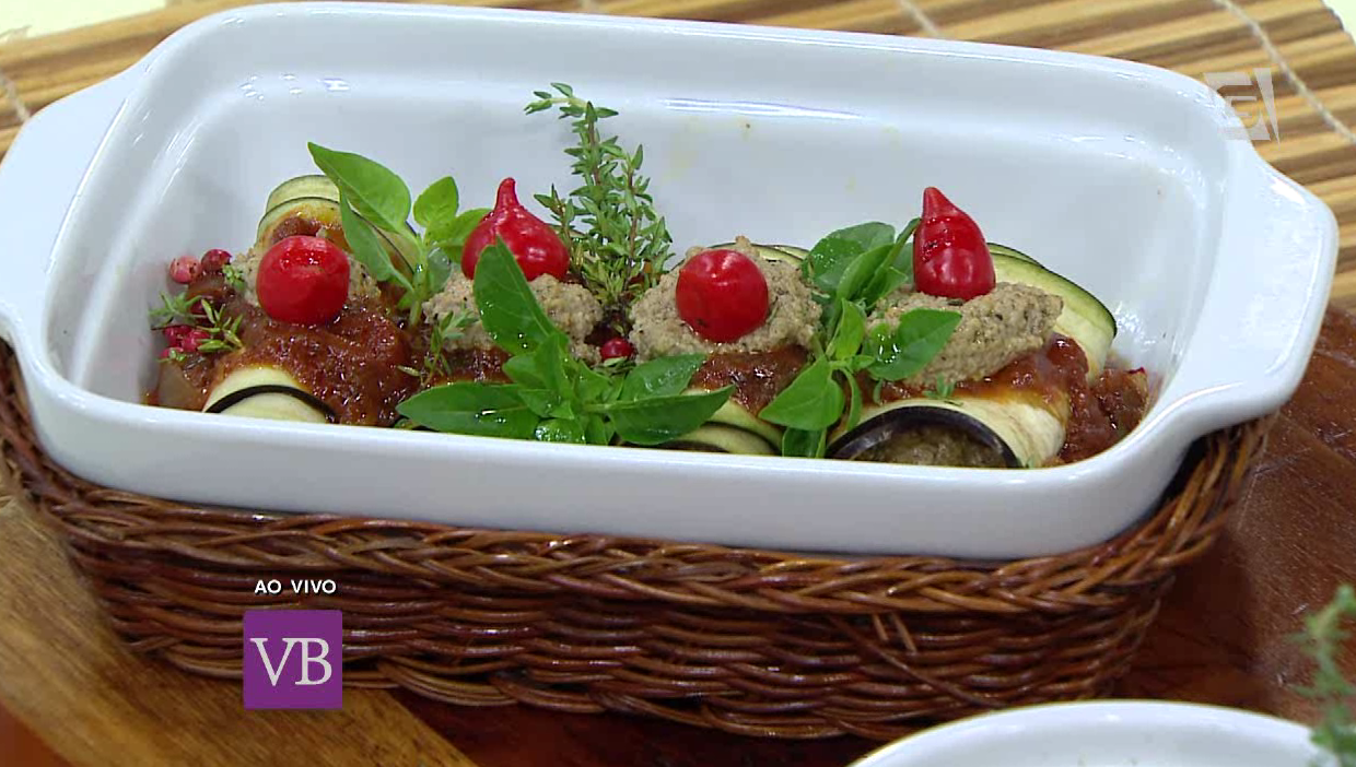 Caneloni de berinjela recheada de funghi com tofu