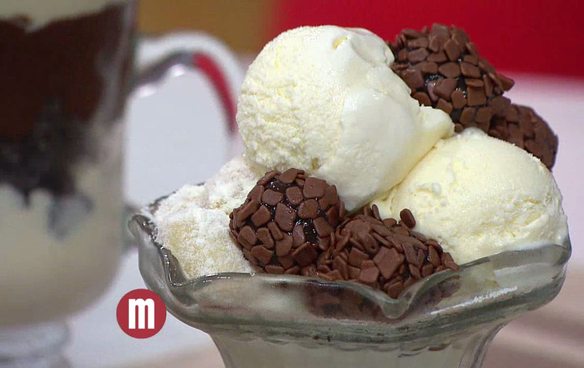 Sorvete de leite em pó na travessa