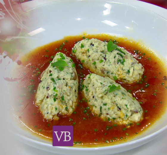 Quenelles de frango, quinoa e pinhão