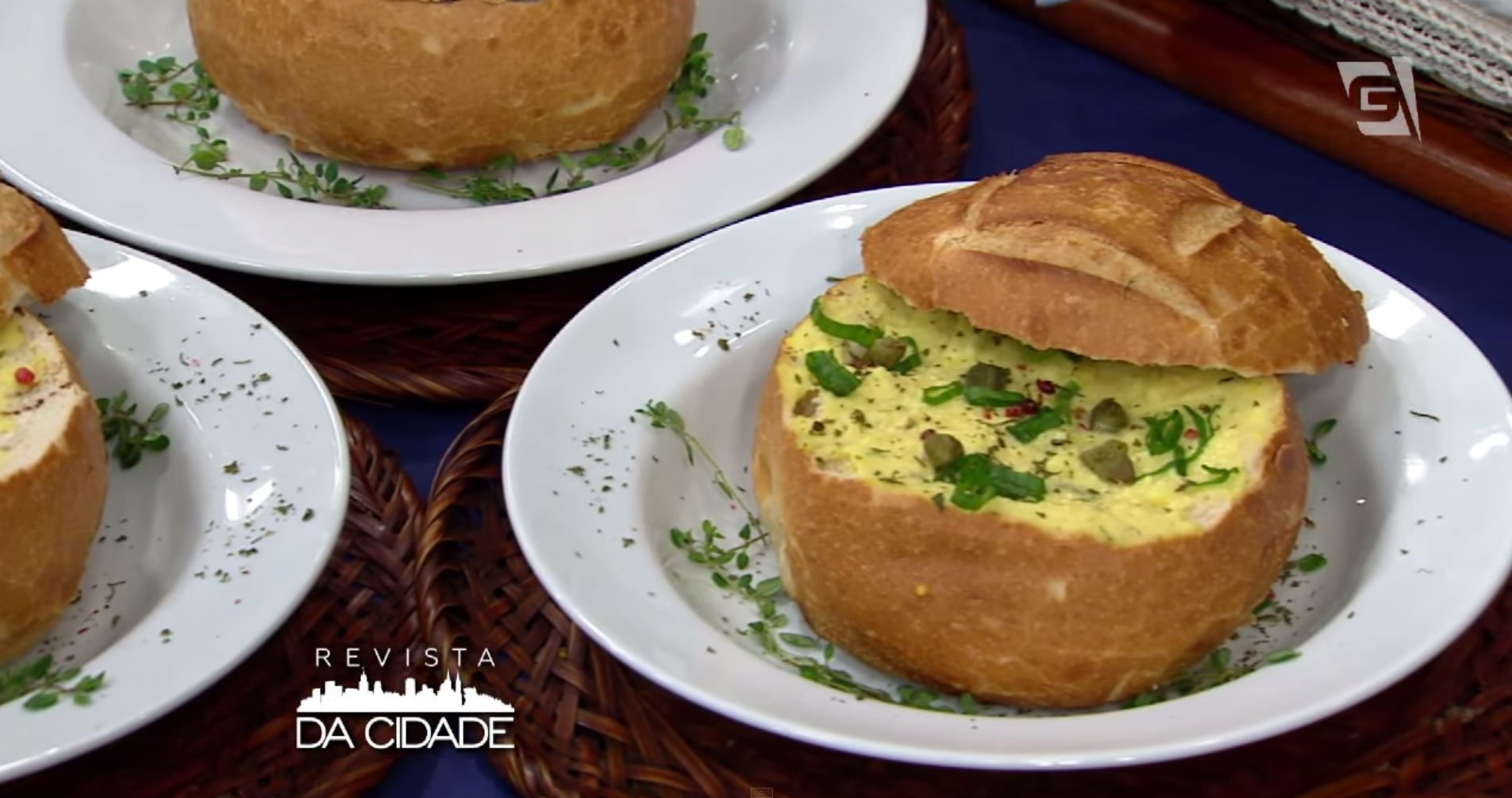 Sopa de mandioquinha no pão italiano