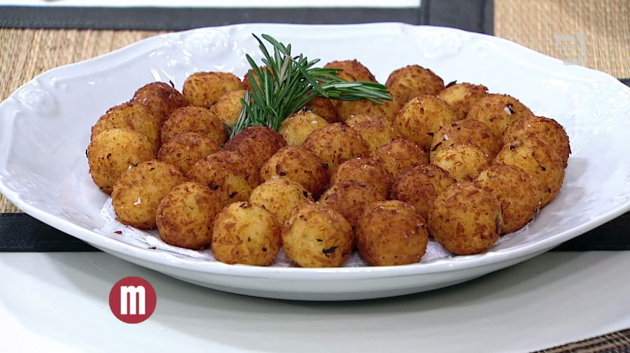Bolinho de mandioca com queijo coalho
