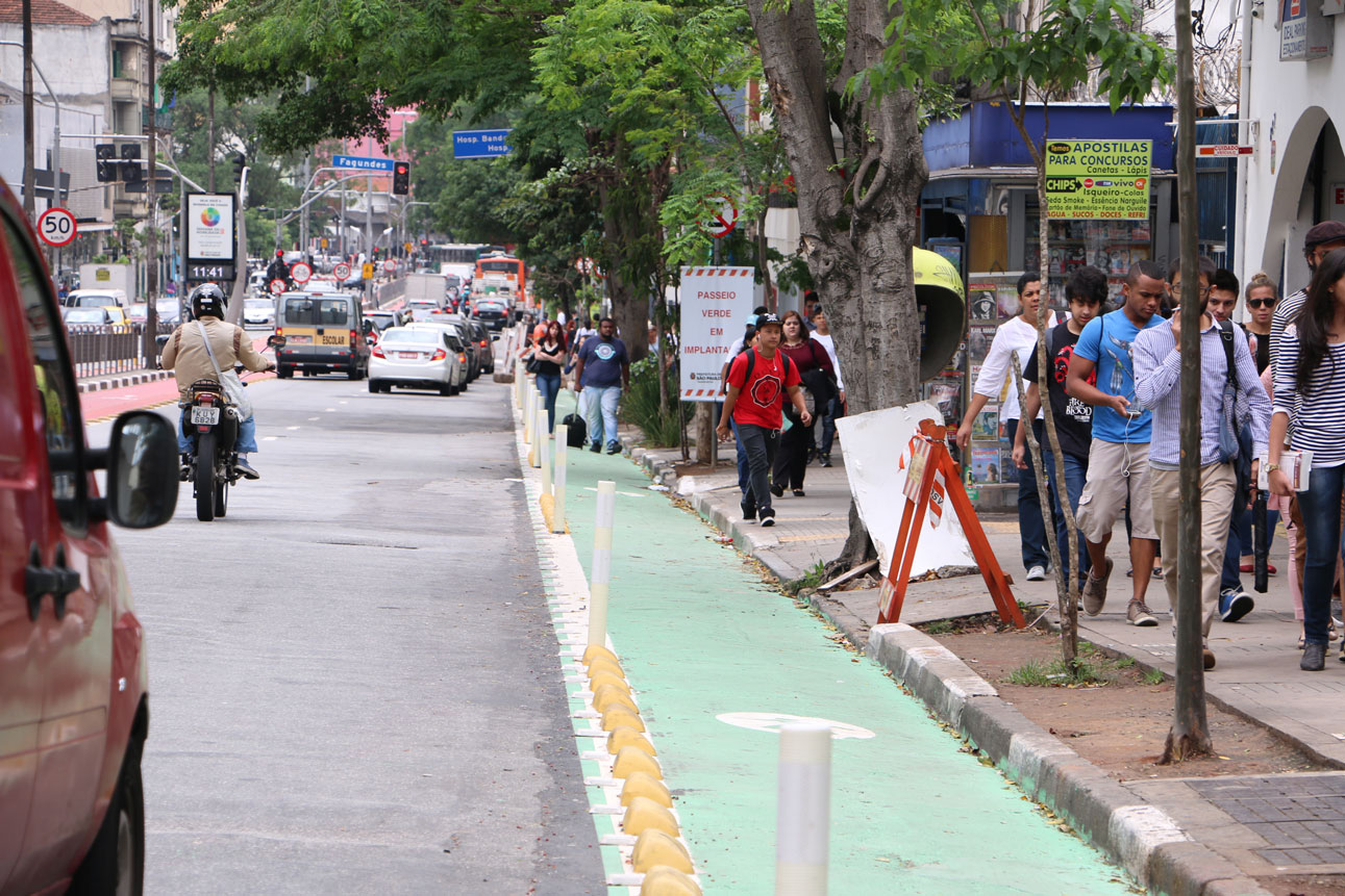 A hora e a vez do pedestre