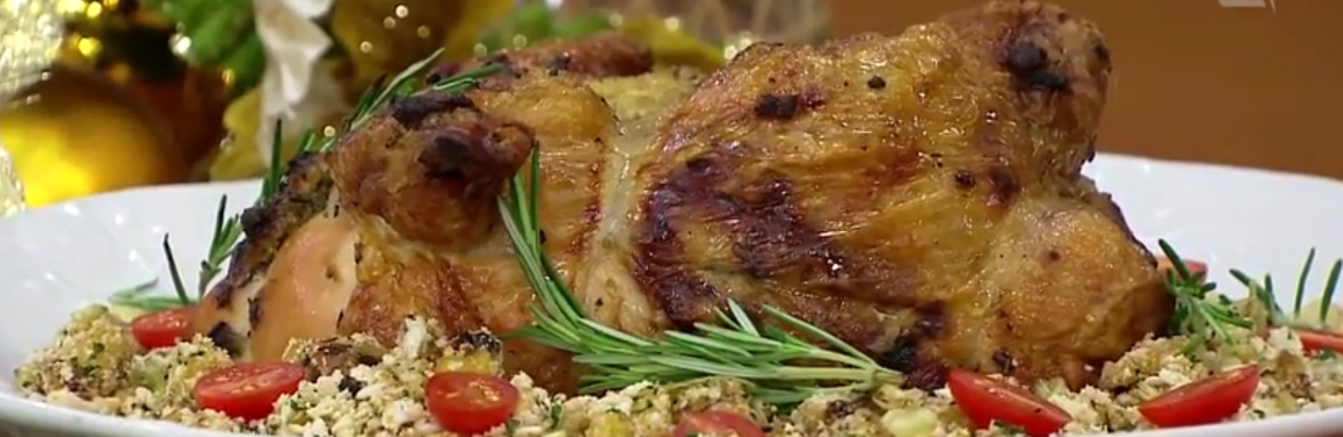 Frango recheado e farofa de banana da terra