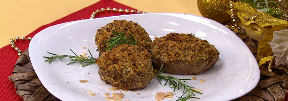 Filé Mignon em crosta de farofa de erva e amêndoas