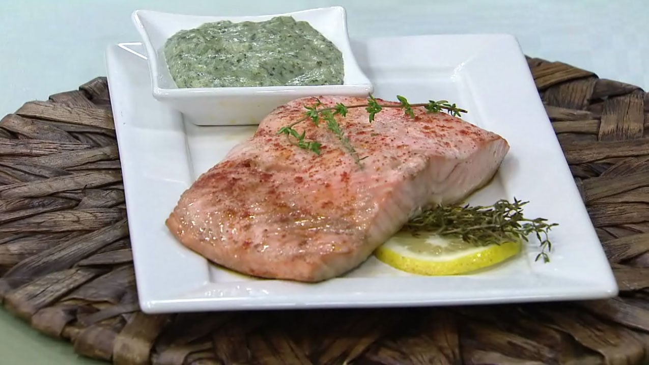 Salmão no forno com creme de espinafre