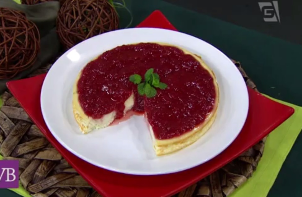 Torta de Ricota com Geleia de Morango