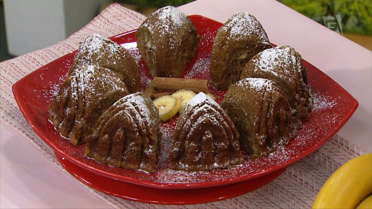 Bolo de banana com castanhas
