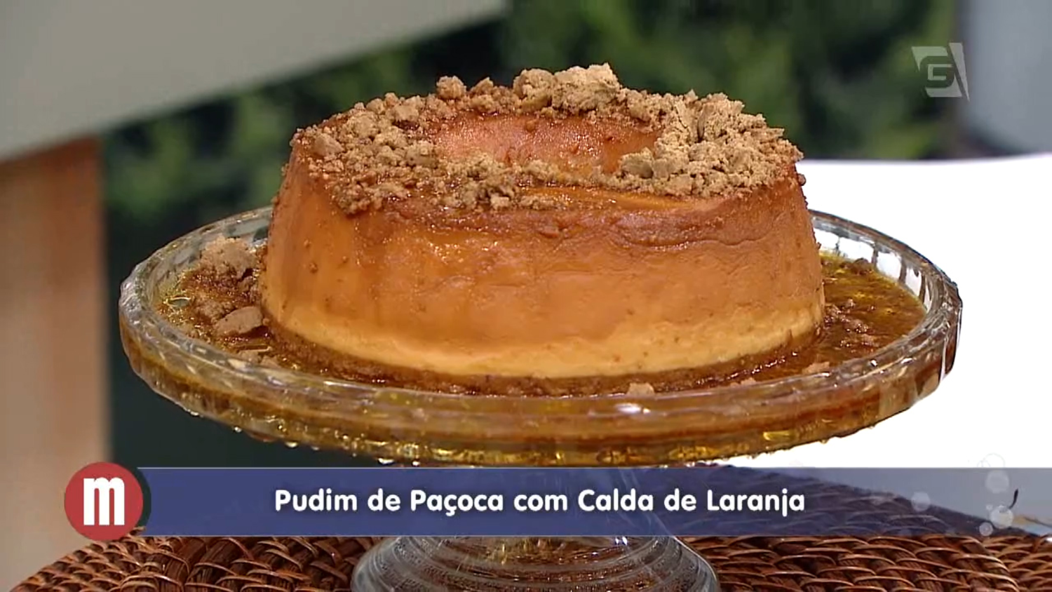 Pudim de paçoca com calda de laranja