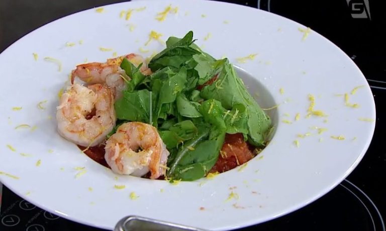 Macarrão de abobrinha e pupunha com camarões