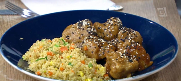 Quinoa à moda chinesa com couve-flor empanada