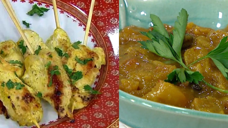 Espetinho de frango com chutney de abacaxi