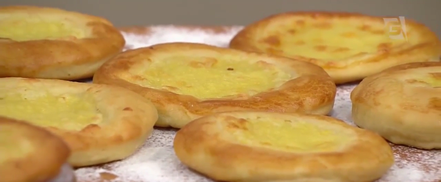 Esfiha aberta de queijo