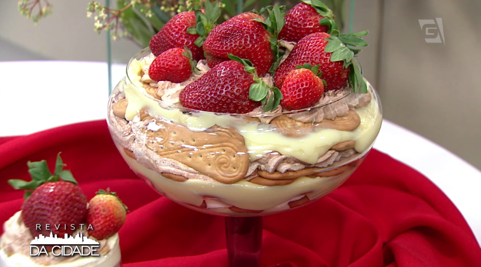 Pavê de morango com creme de avelã