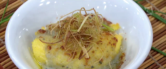 Polenta gratinada com gorgonzola