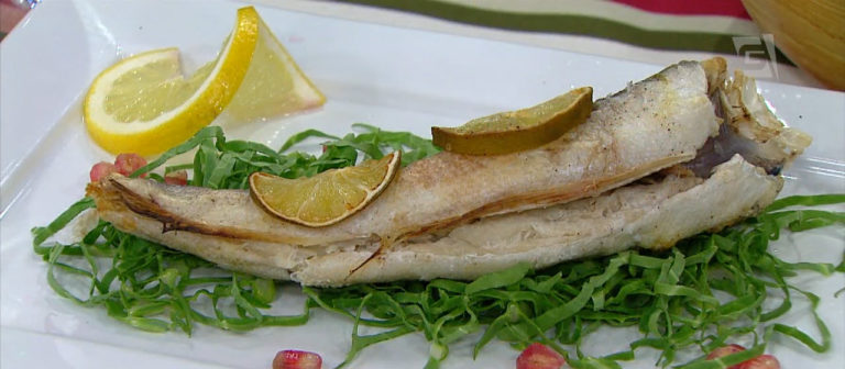 Quinoa e lentilha com peixe assado