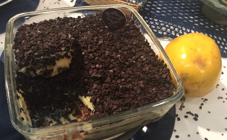 Brownie com brigadeiro de maracujá