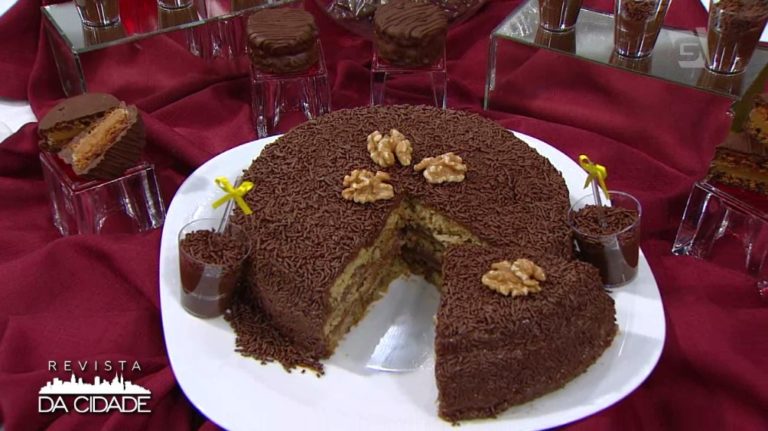 Bolo de nozes com brigadeiro