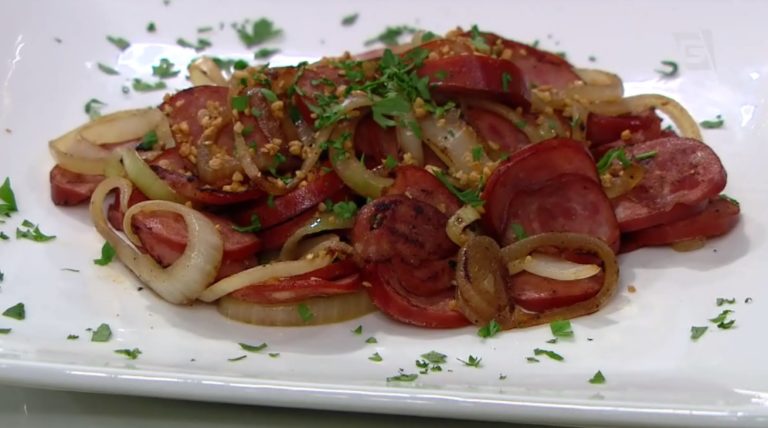 Calabresa flambada na cachaça