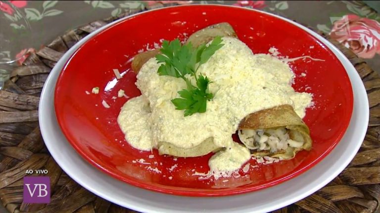 Panqueca fit com molho branco