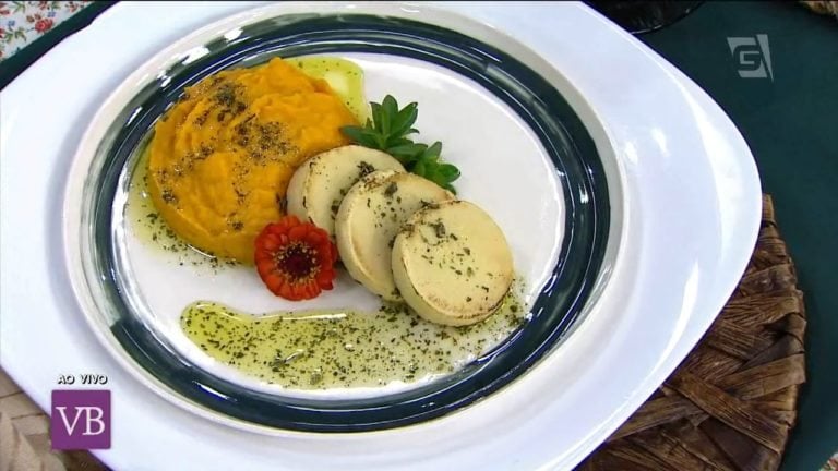 Medalhão de palmito e purê de cenoura detox