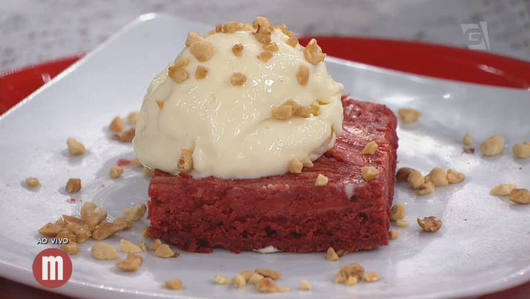 Bolo red velvet amanteigado