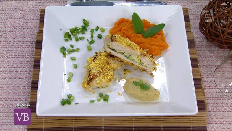 Frango recheado e purê de cenoura