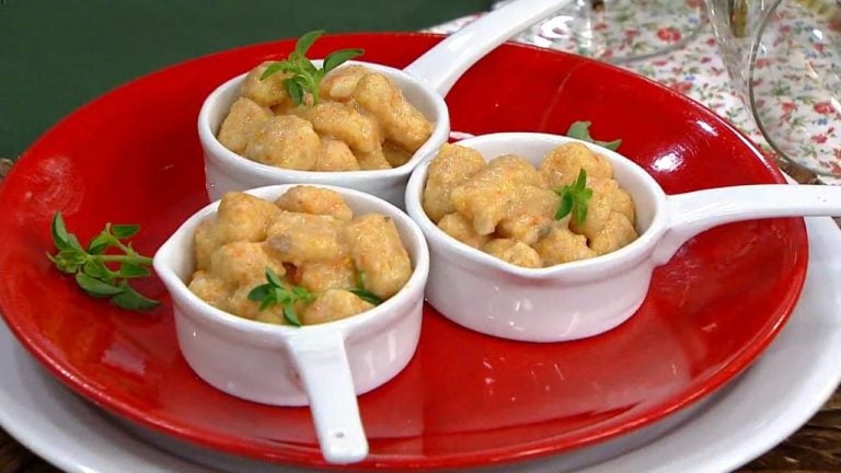 Nhoques de iogurte e de pão de forma integral