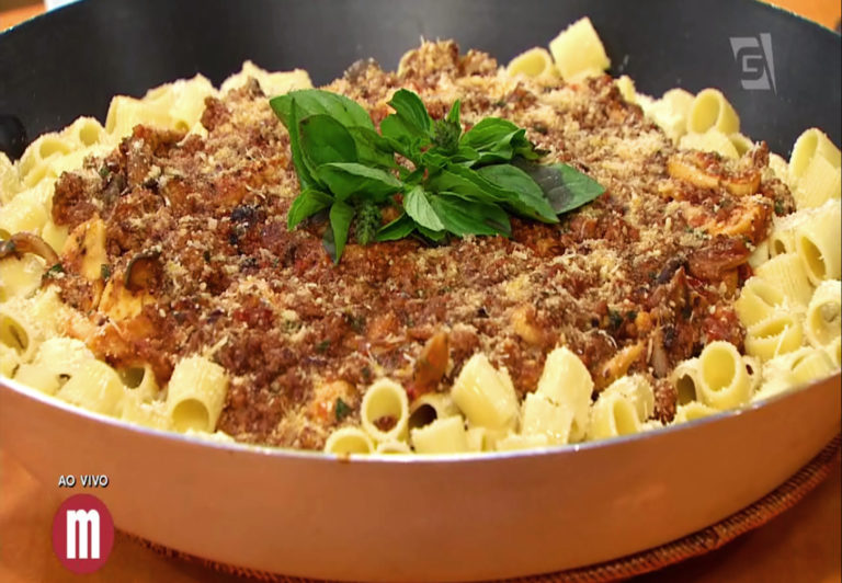 Macarrão com molho de ragu