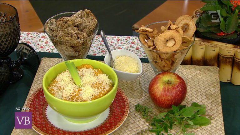 Empanado, creme e chips