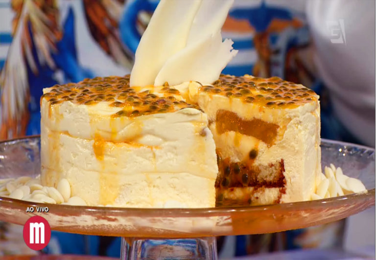 Bolo de frutas amarelas