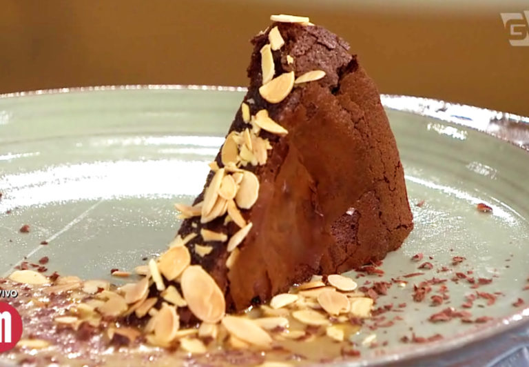 Bolo cremoso de chocolate