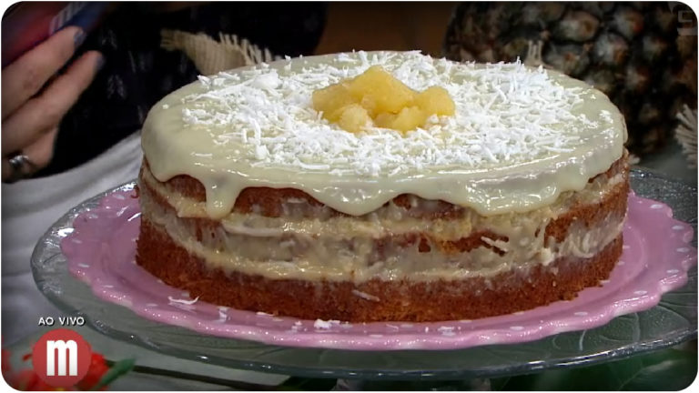 Bolo de abacaxi e coco