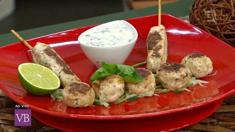 Kafta de frango + Couscous de quinoa e molho de hortelã