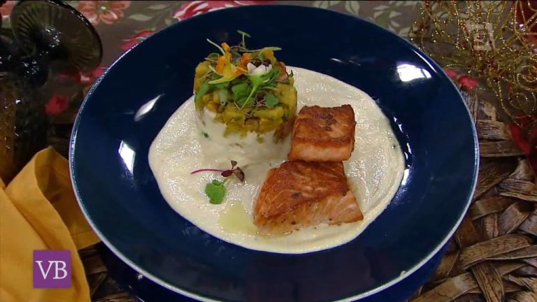 Salmão com Tartar de Banana da Terra e Creme de Castanhas