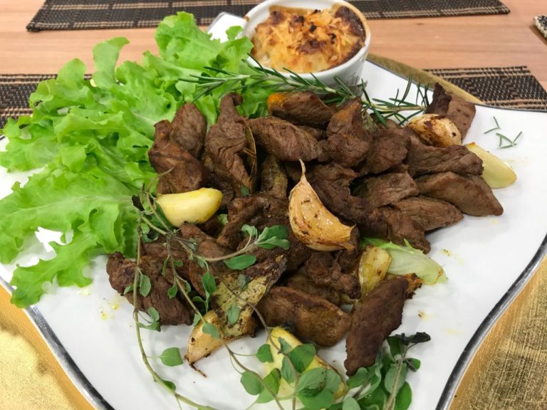 Lasanha de batata e iscas de picanha