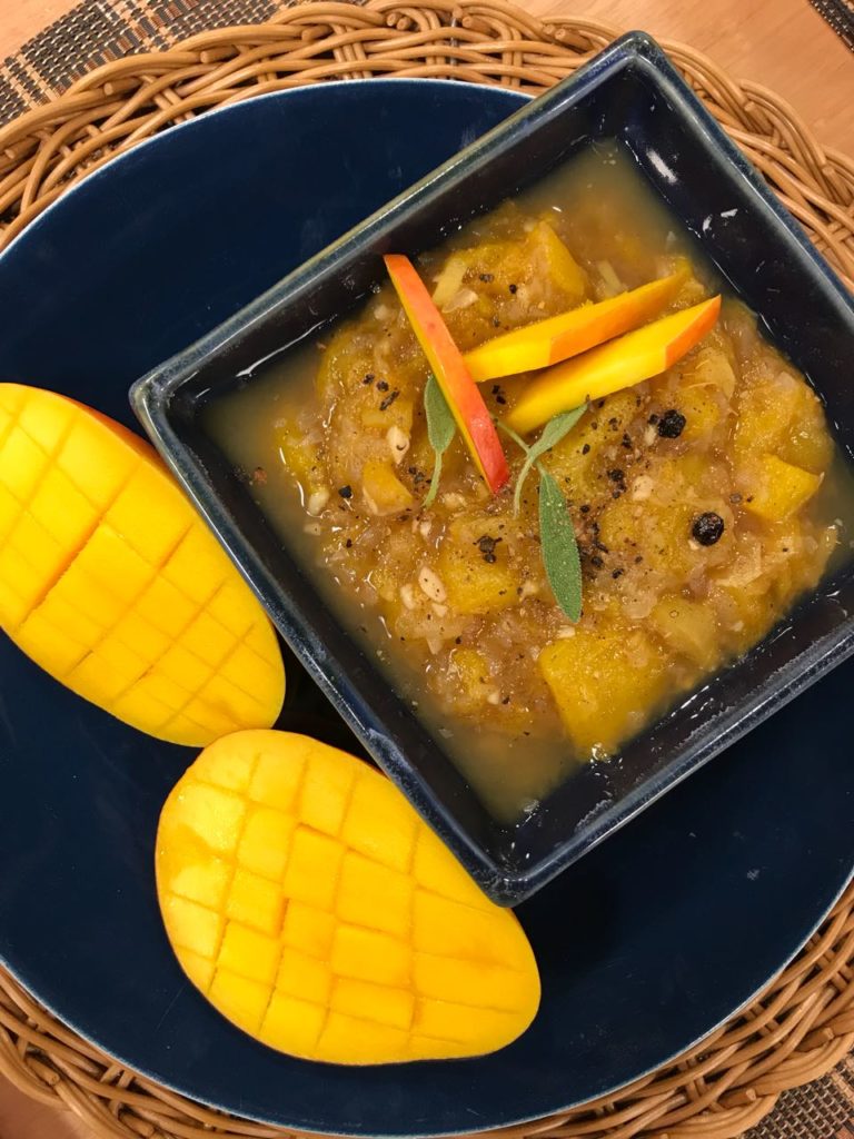 Joelho de porco com chutney de manga e batata rosti