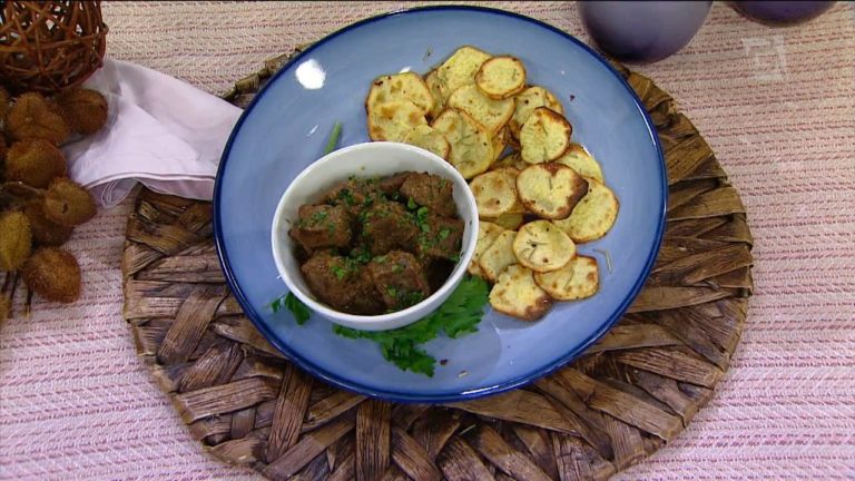 Picadinho funcional e chips de batata doce