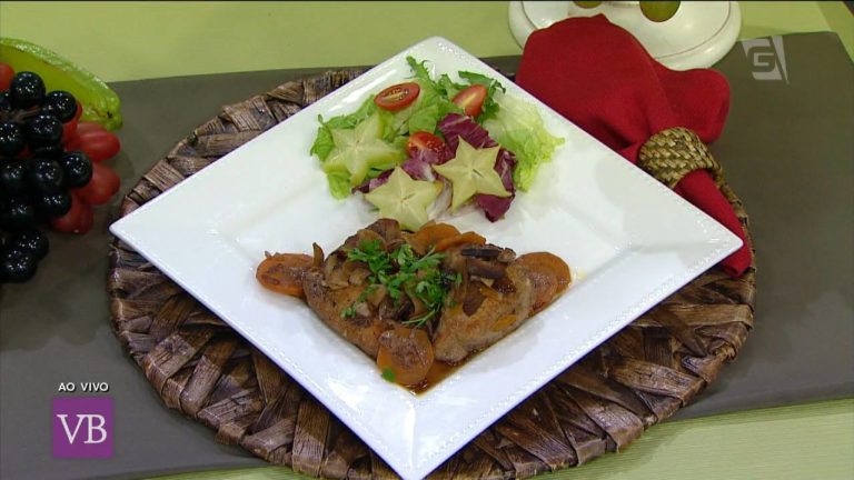 Frango ao vinho com bacon falso