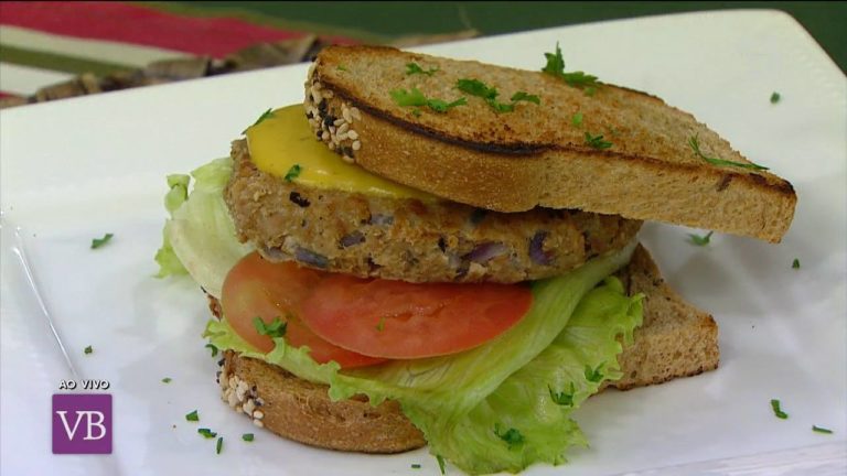 Sanduíche Fit: hambúrguer de atum e maionese de abóbora