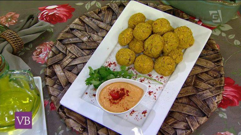 Bolinho de feijão branco com molho rose defumado