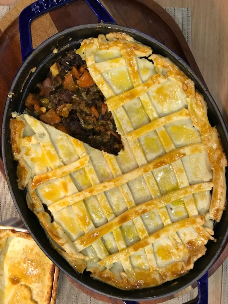 Torta inglesa de carne na cerveja preta