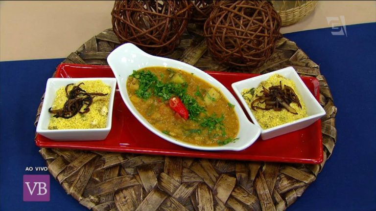 Bobó saudável e farofa de cebola