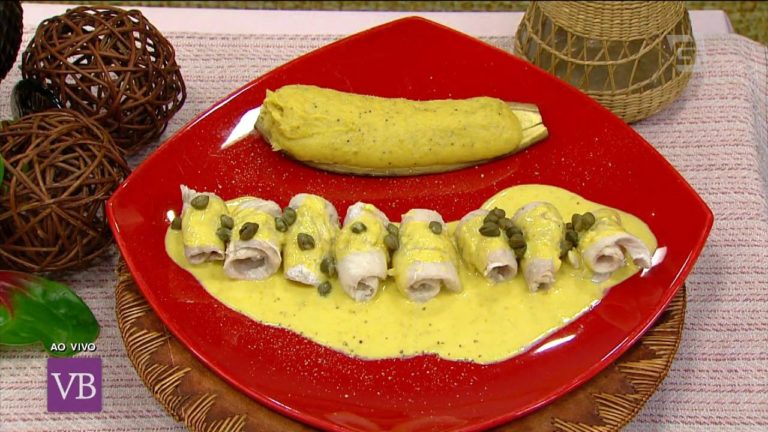 Filé de peixe light com musseline de banana da terra