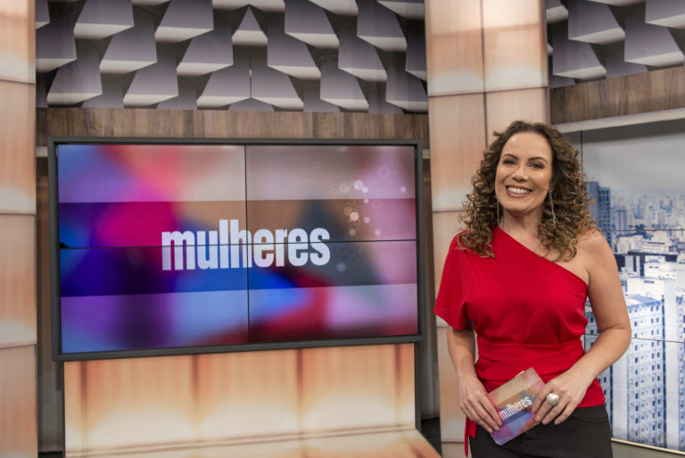 Regina Volpato oficializa sua permanência no “Mulheres”