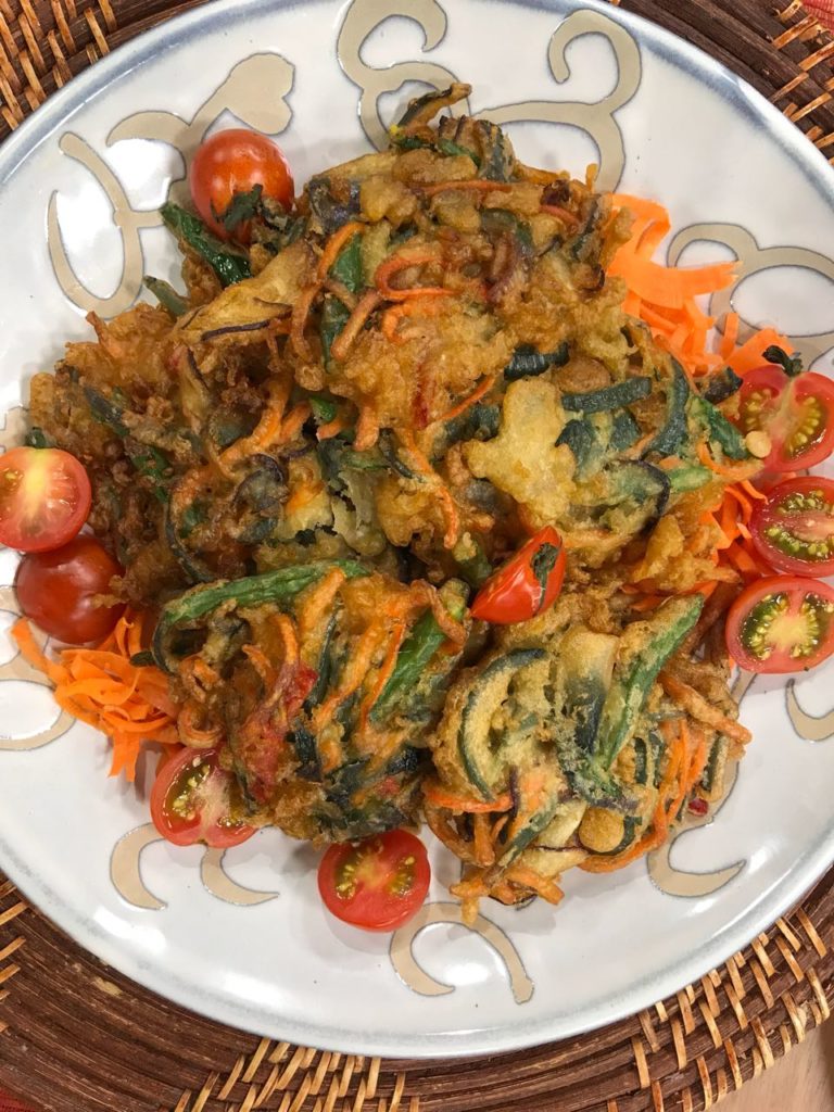 Torta de cebola e tempurá